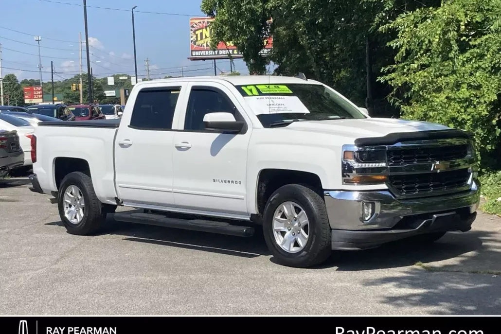 2017 Chevrolet Silverado 1500 LT photo 1