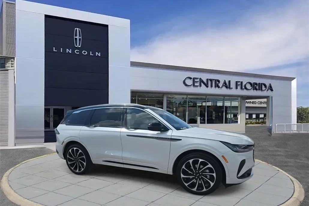 2025 Lincoln Nautilus Black Label photo 1