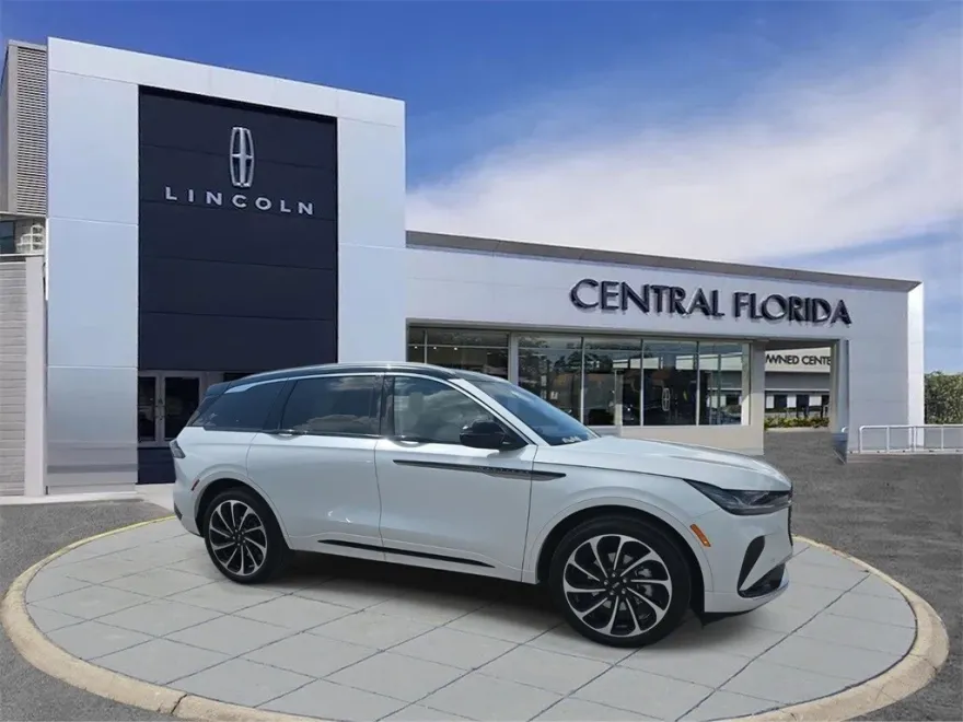 2025 Lincoln Nautilus Black Label photo 1