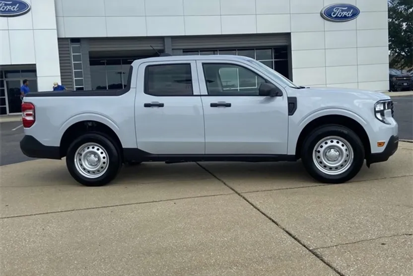 2025 Ford Maverick XL photo 1
