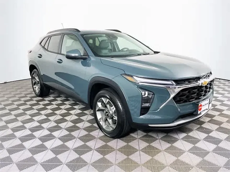 2025 Chevrolet Trax LT photo 1