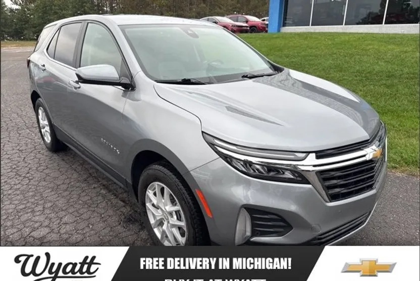 2023 Chevrolet Equinox LT photo 1