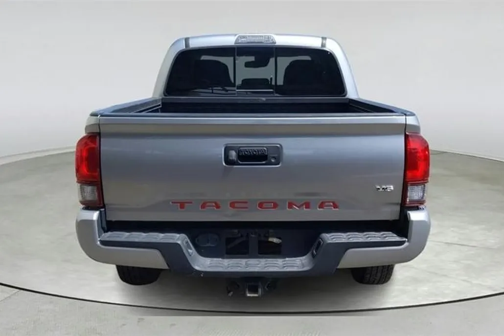 2022 Toyota Tacoma V6 photo 1
