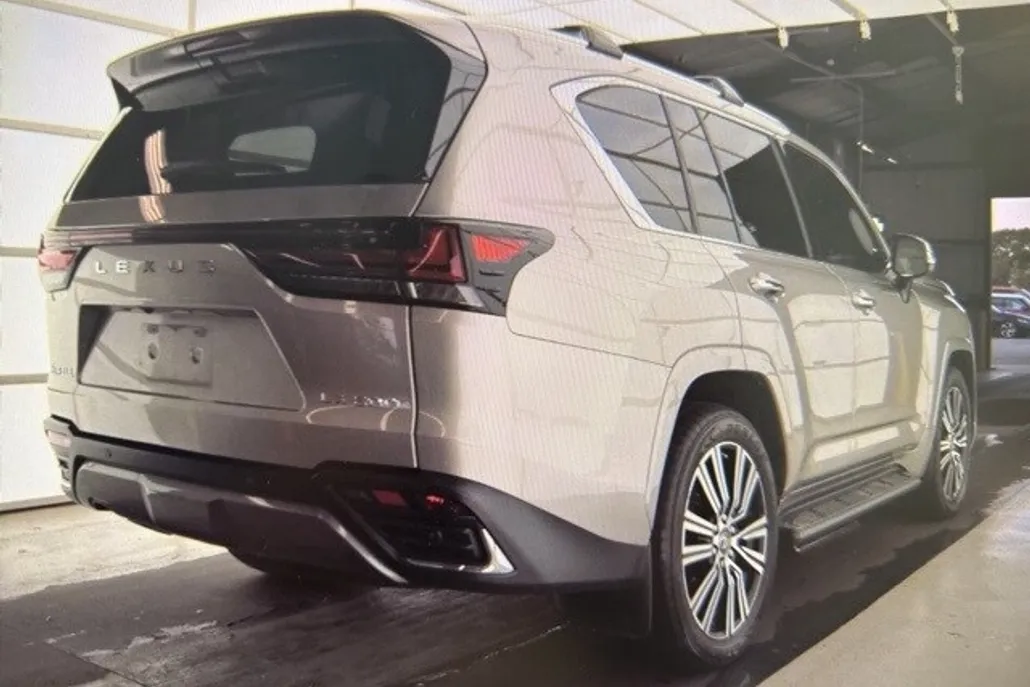 2022 Lexus LX 600 Luxury photo 1