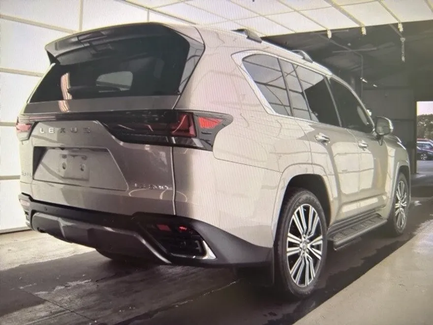 2022 Lexus LX 600 Luxury photo 1