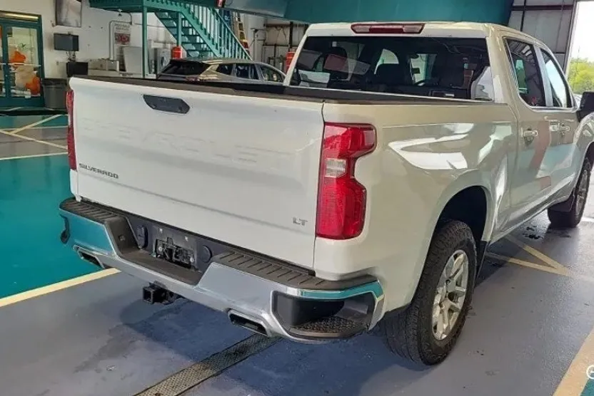 2023 Chevrolet Silverado 1500 LT photo 1