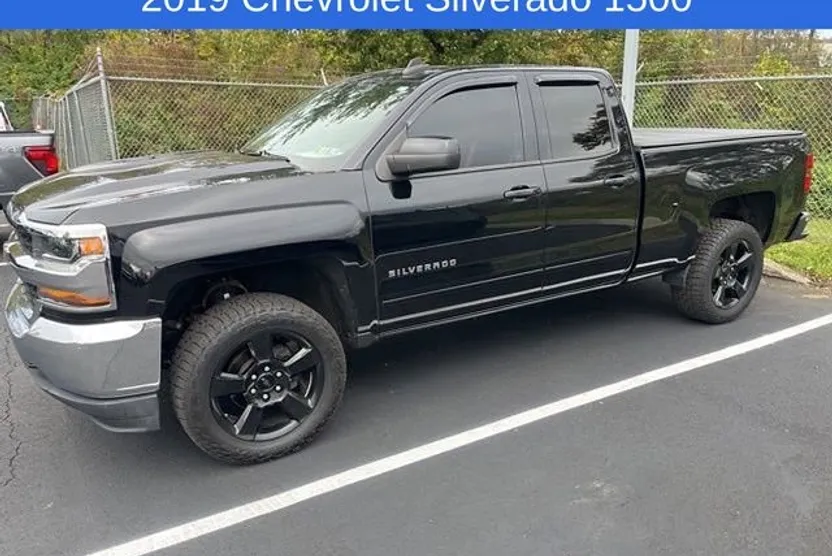 2019 Chevrolet Silverado 1500 LT photo 1