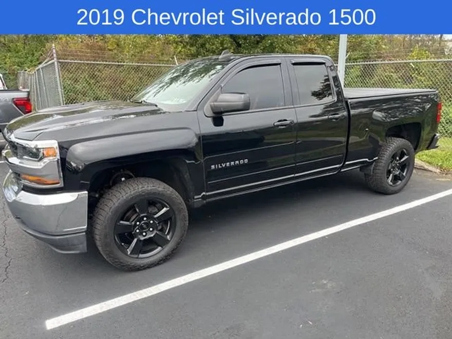 2019 Chevrolet Silverado 1500 LT photo 1
