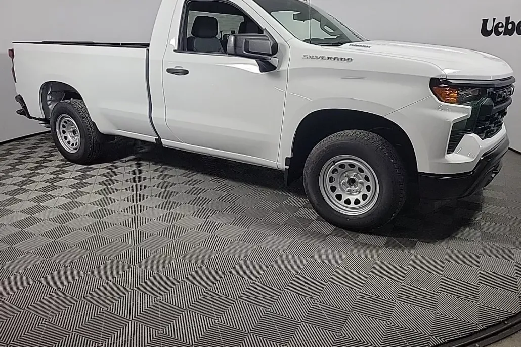 2025 Chevrolet Silverado 1500 photo 1