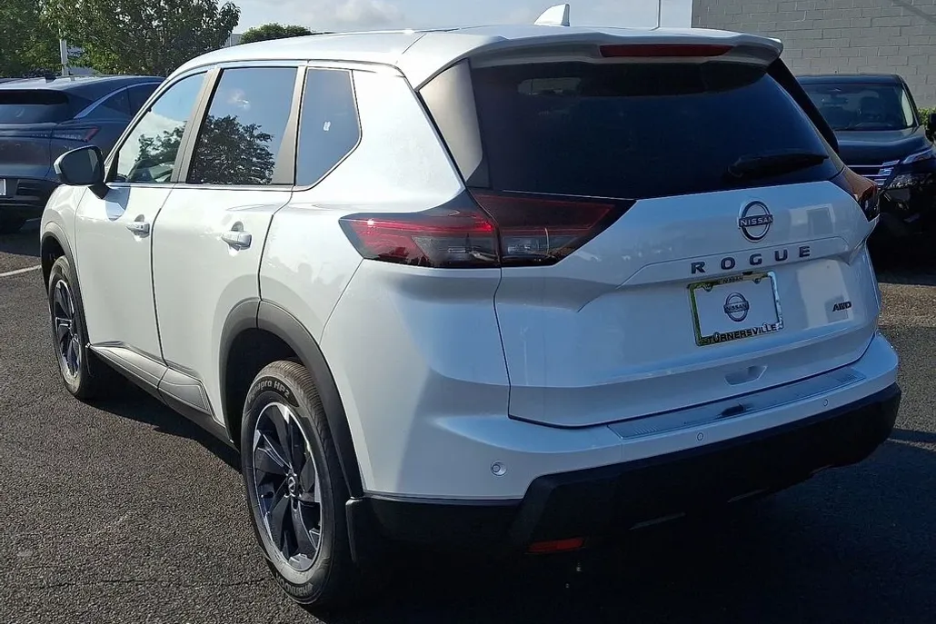 2026 Nissan Rogue SV photo 1