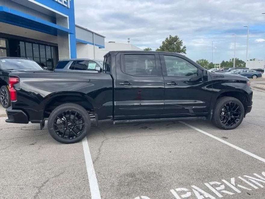2026 Chevrolet Silverado 1500 High Country photo 1