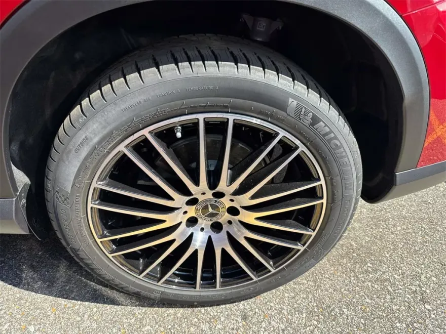 2026 Mercedes Benz GLC 300 photo 1
