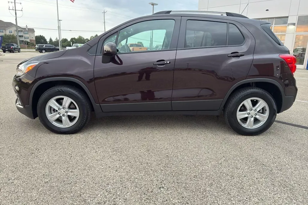 2021 Chevrolet Trax LT photo 1