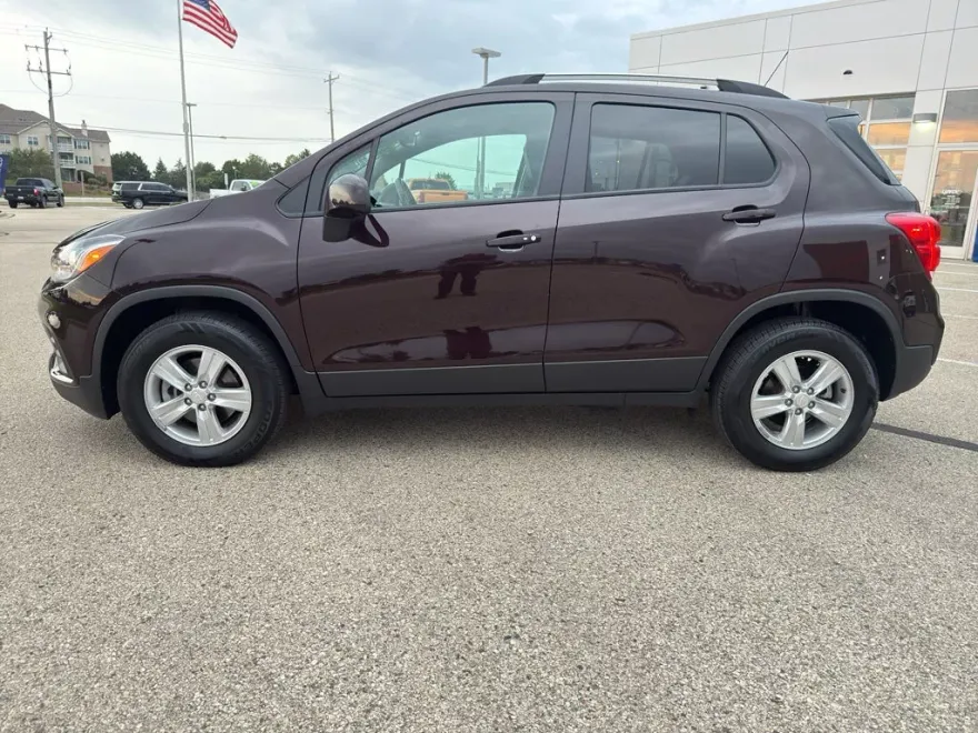 2021 Chevrolet Trax LT photo 1