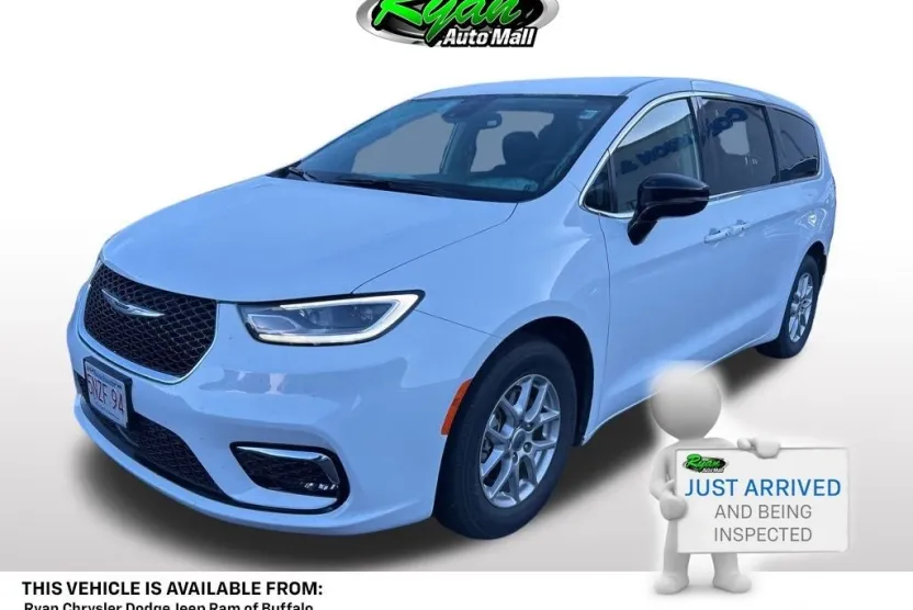 2024 Chrysler Pacifica Touring L photo 1