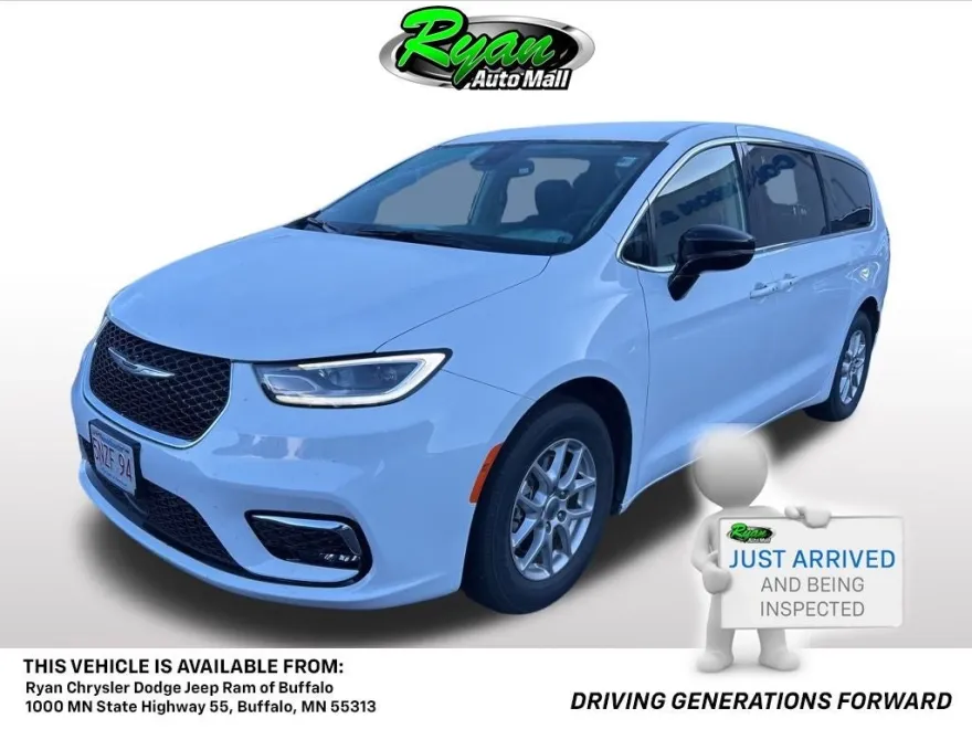 2024 Chrysler Pacifica Touring L photo 1
