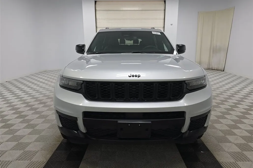 2024 Jeep Grand Cherokee Altitude photo 1