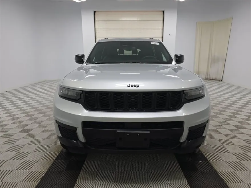 2024 Jeep Grand Cherokee Altitude photo 1