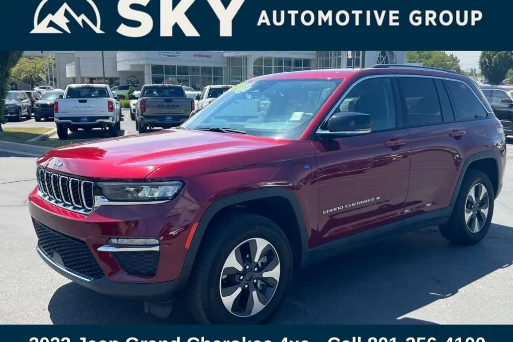 2023 Jeep Cherokee Base photo 1