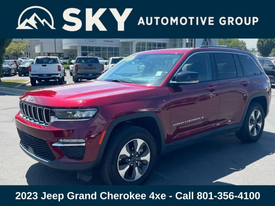 2023 Jeep Cherokee Base photo 1