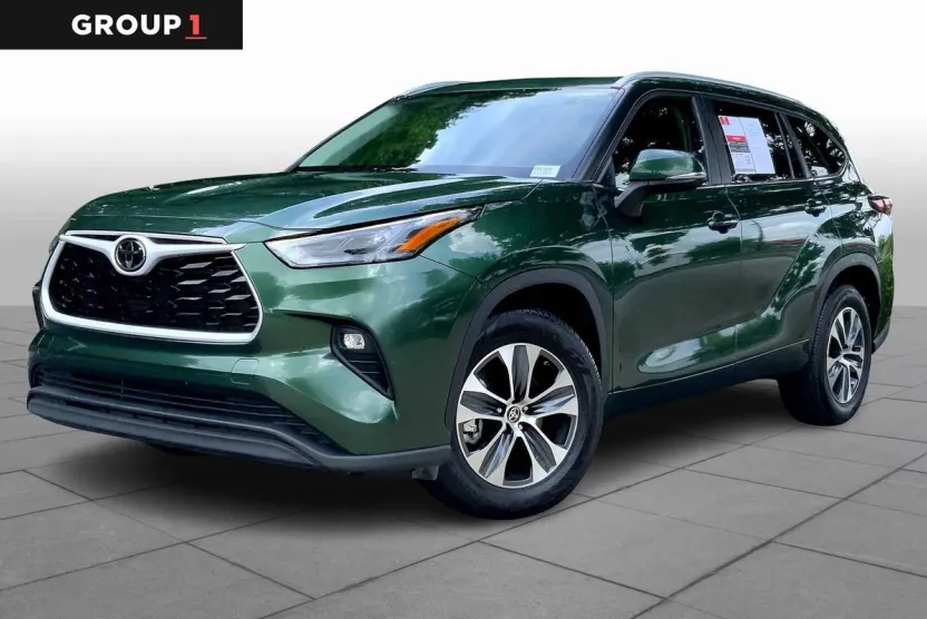 2024 Toyota Highlander XLE photo 1