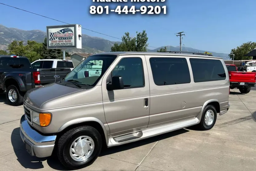 2003 Ford E-150 photo 1