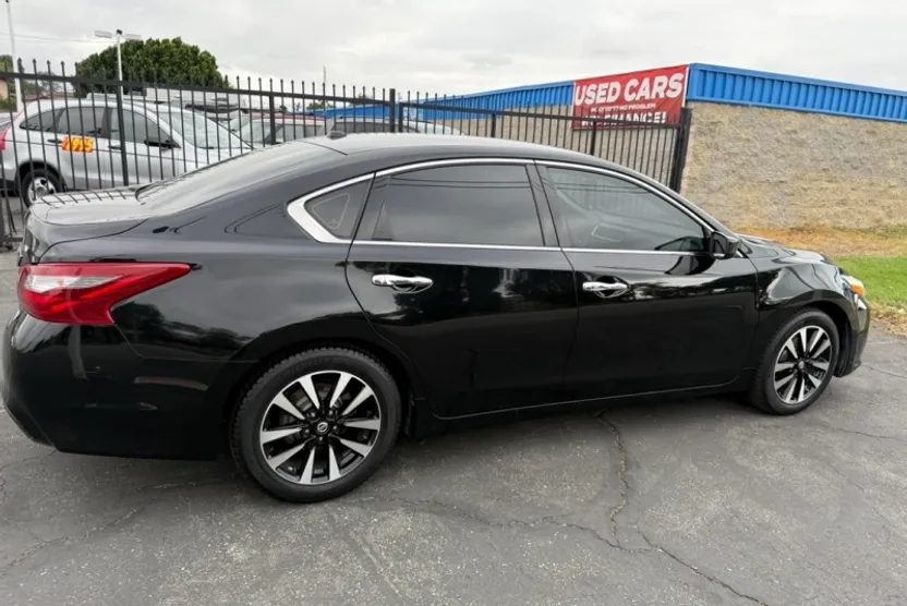 2018 Nissan Altima 2.5 SV photo 1