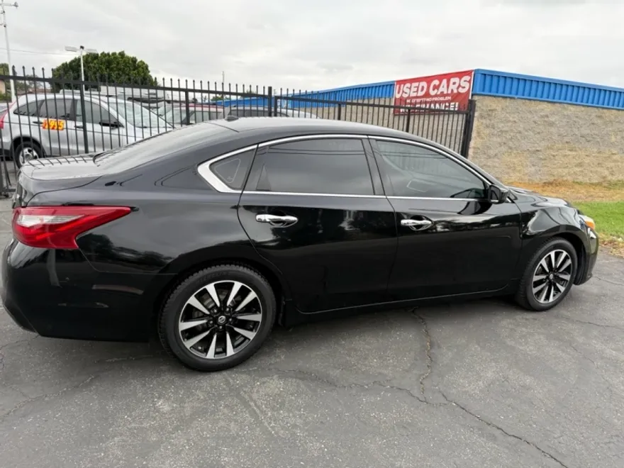 2018 Nissan Altima 2.5 SV photo 1