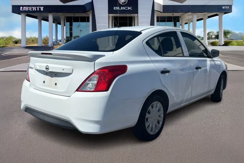 2018 Nissan Versa Sedan Plus photo 1