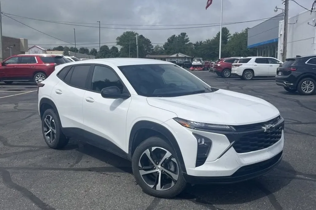 2024 Chevrolet Trax photo 1