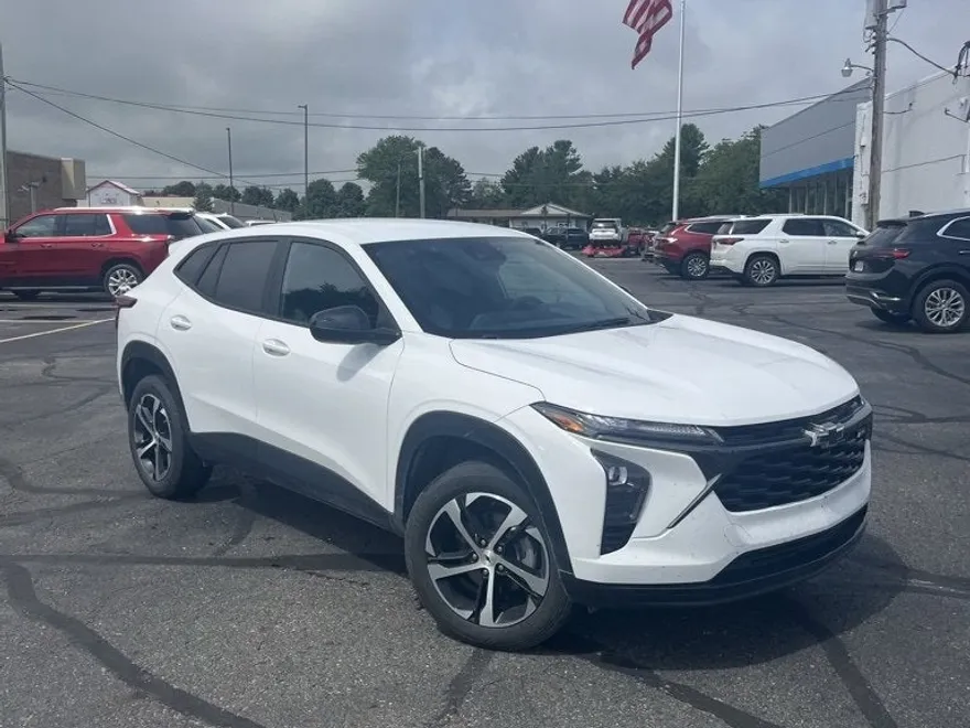 2024 Chevrolet Trax photo 1