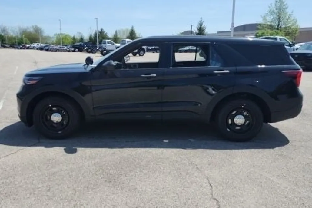 2025 Ford Explorer photo 1