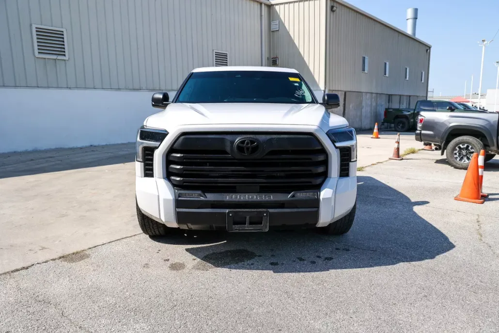 2023 Toyota Tundra SR5 photo 1
