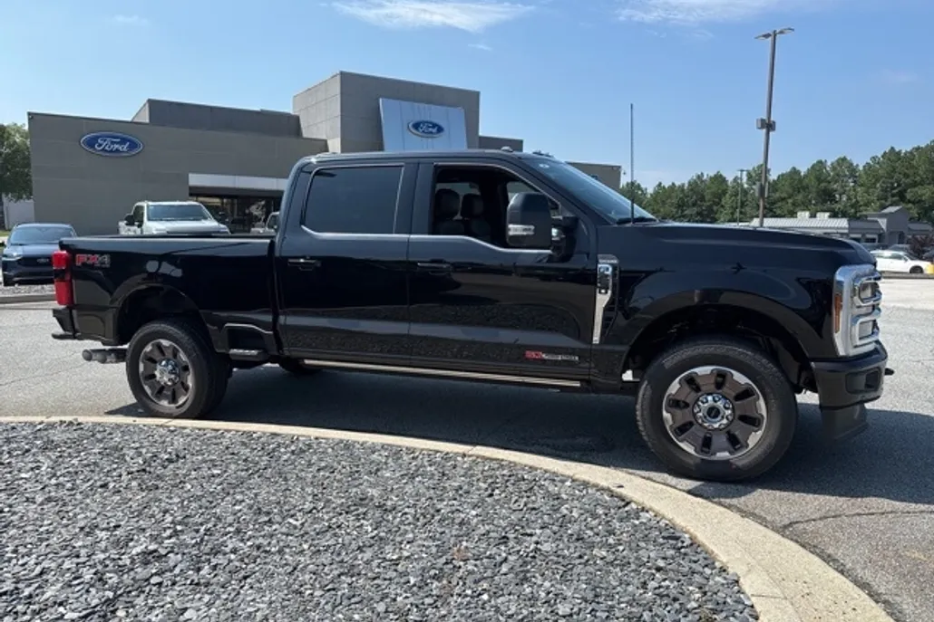 2025 Ford F-250 photo 1
