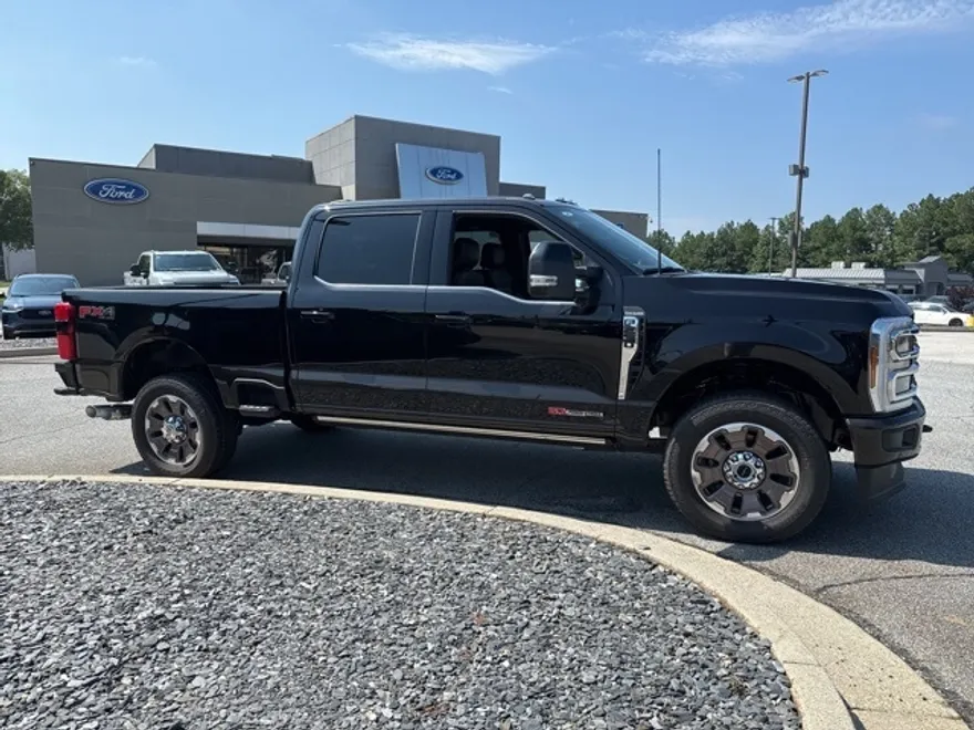2025 Ford F-250 photo 1