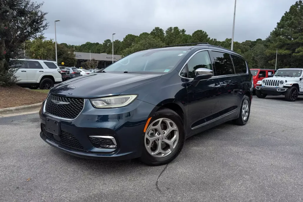 2022 Chrysler Pacifica Limited photo 1