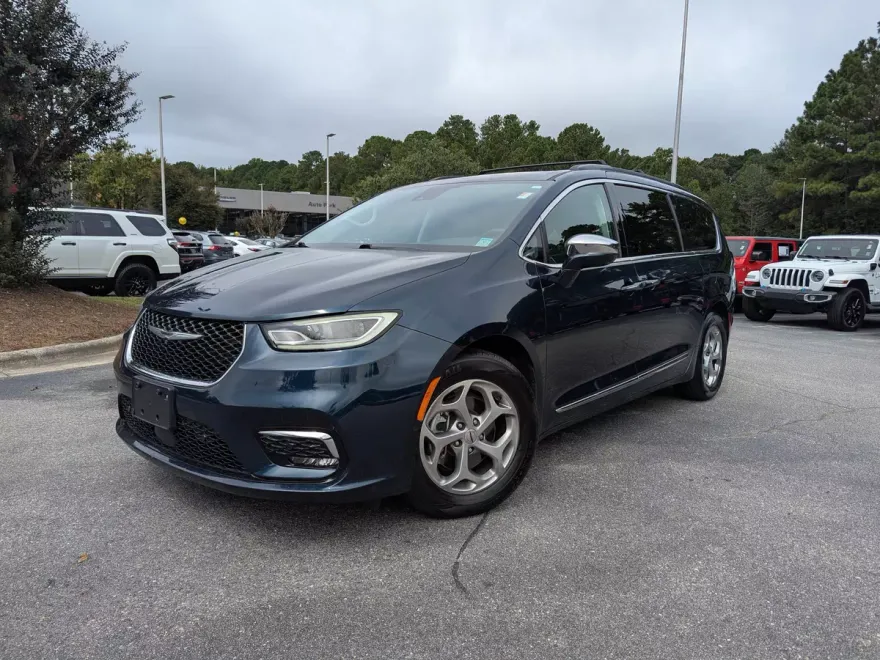 2022 Chrysler Pacifica Limited photo 1