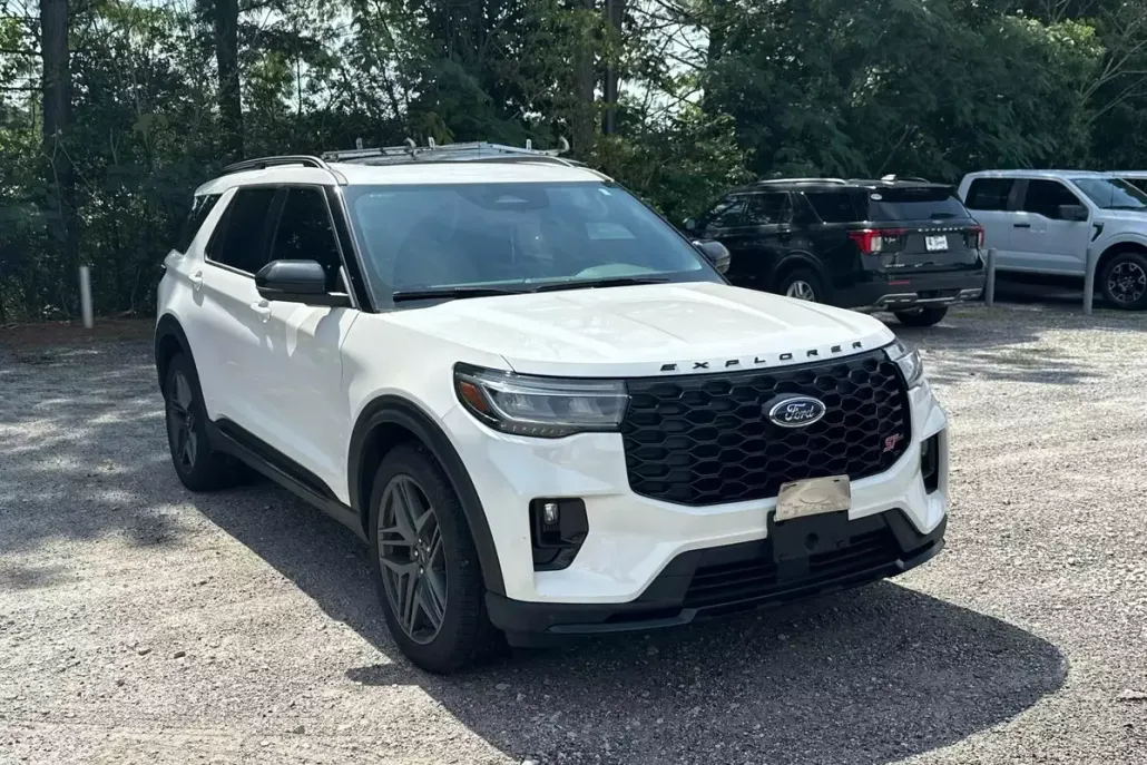 2025 Ford Explorer ST photo 1