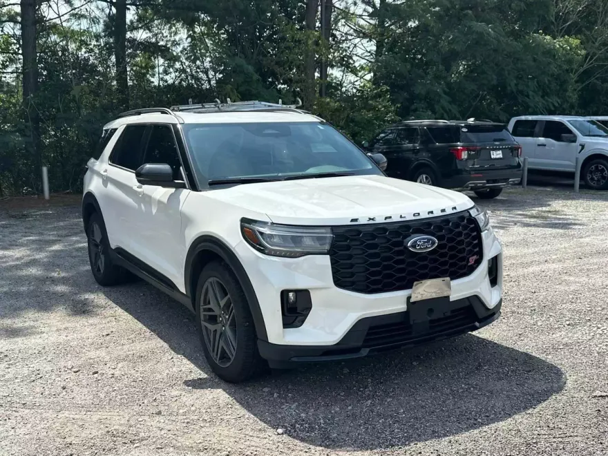 2025 Ford Explorer ST photo 1