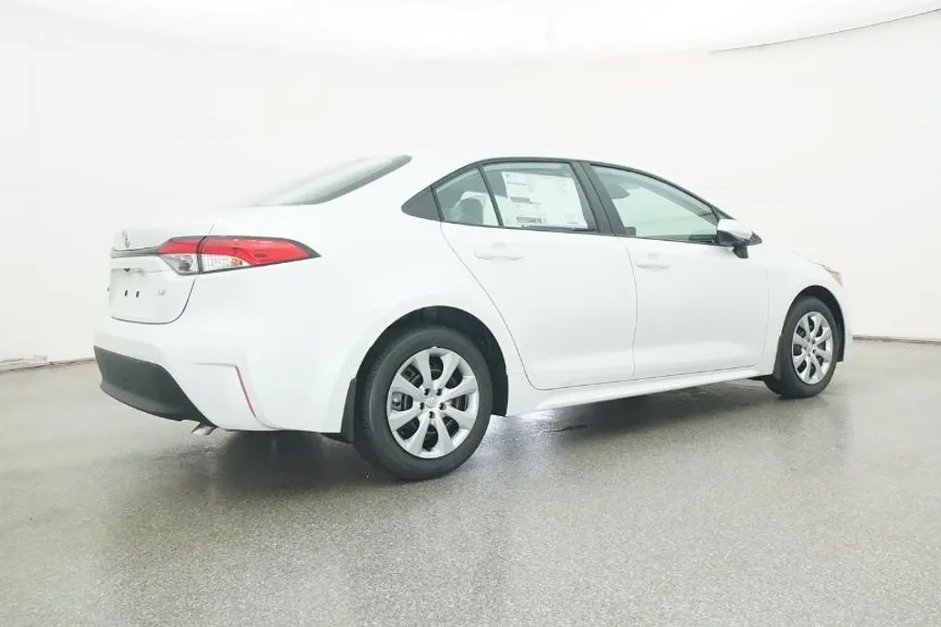 2026 Toyota Corolla LE photo 1