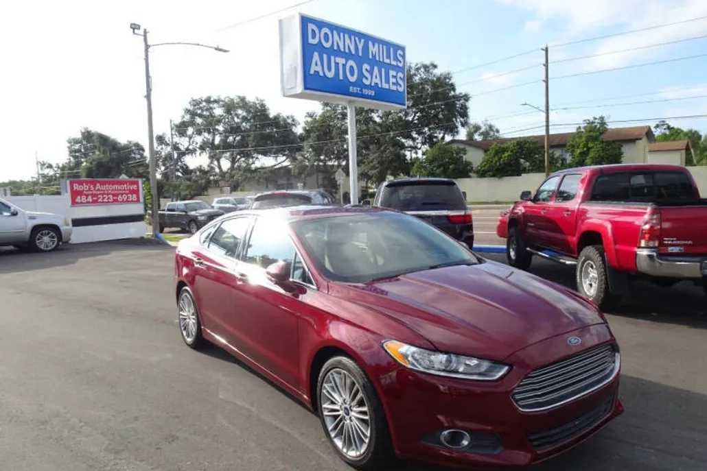 2016 Ford Fusion SE photo 1