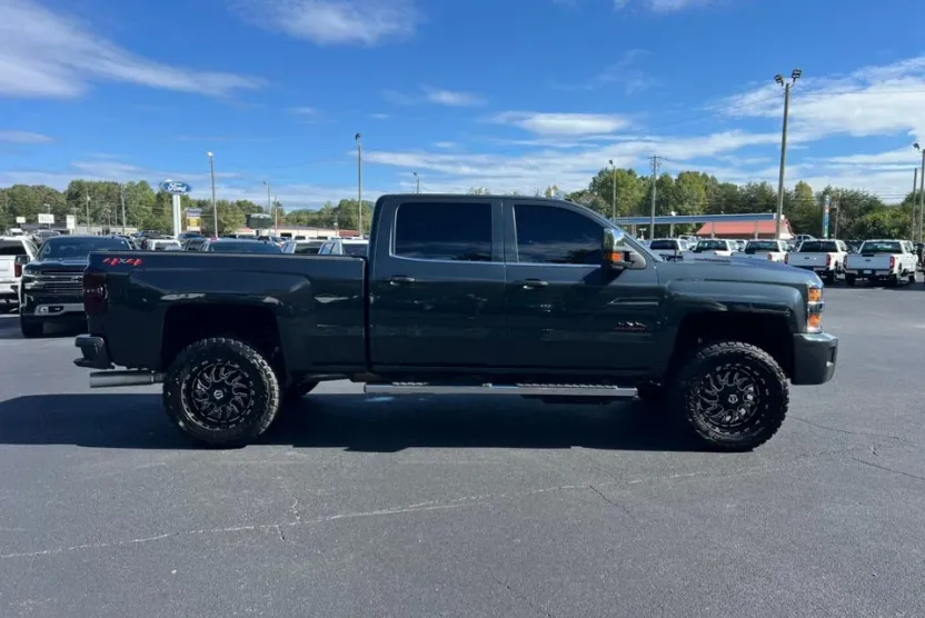 2018 Chevrolet Silverado 2500HD High Country photo 1