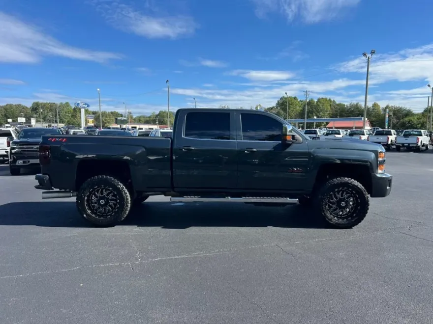 2018 Chevrolet Silverado 2500HD High Country photo 1