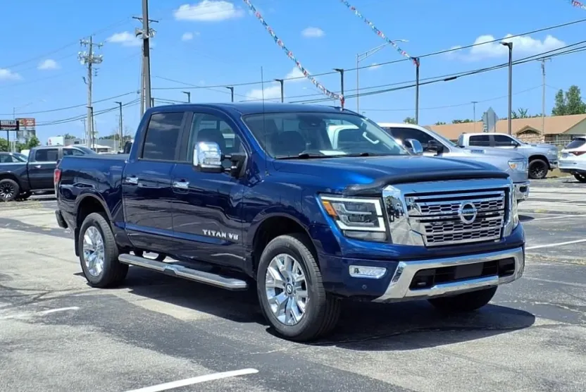 2020 Nissan Titan Crew Cab SL photo 1