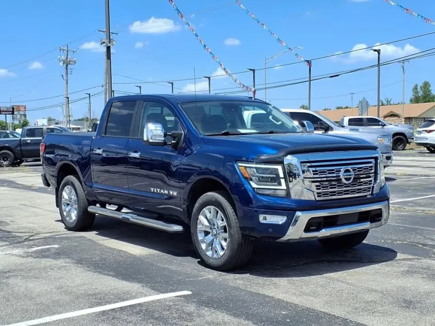 2020 Nissan Titan Crew Cab SL photo 1
