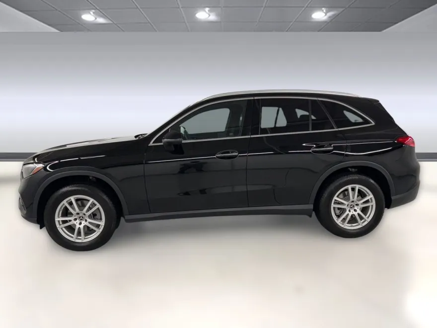 2024 Mercedes Benz GLC 300 photo 1