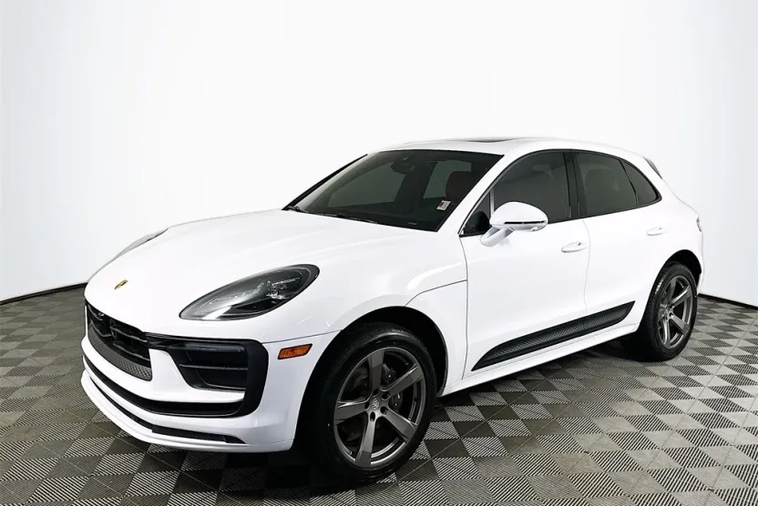 2024 Porsche Macan T photo 1