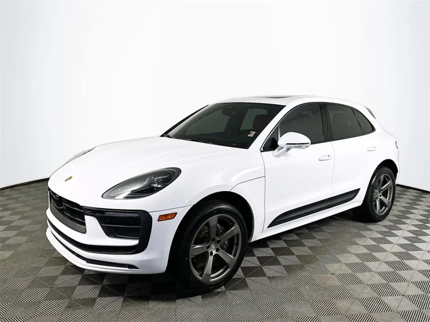 2024 Porsche Macan T photo 1