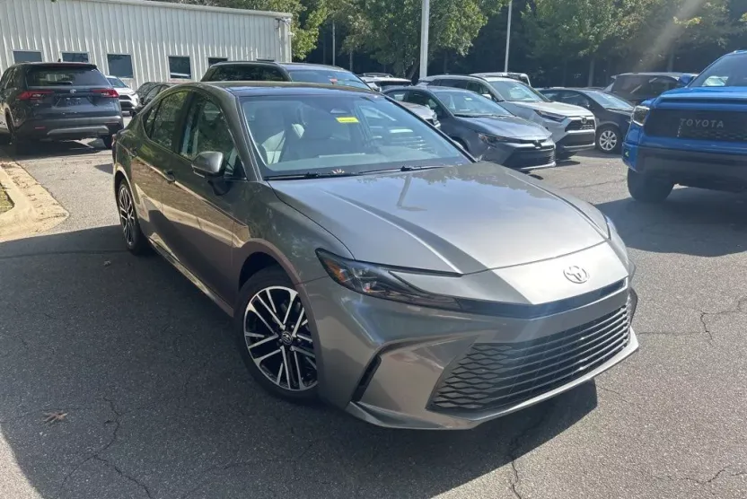 2026 Toyota Camry XLE photo 1