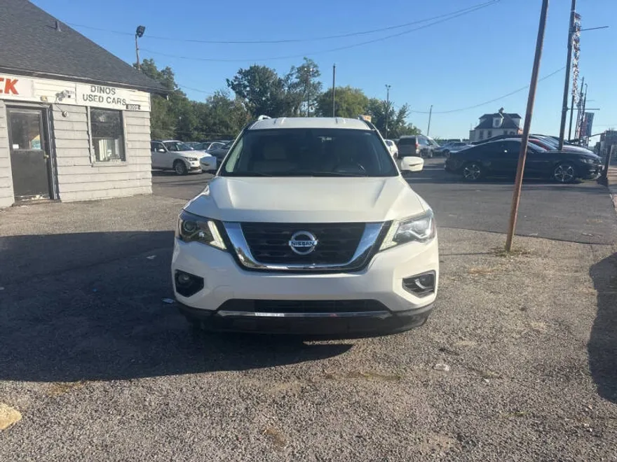 2017 Nissan Pathfinder SL photo 1